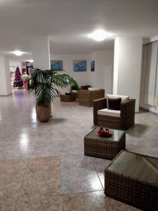Apartamento Con Vistas Al Mar Арона Екстериор снимка